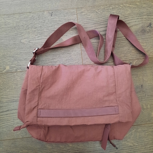 Lululemon On My Level Crossbody Bag *6L - Picture 6 of 9